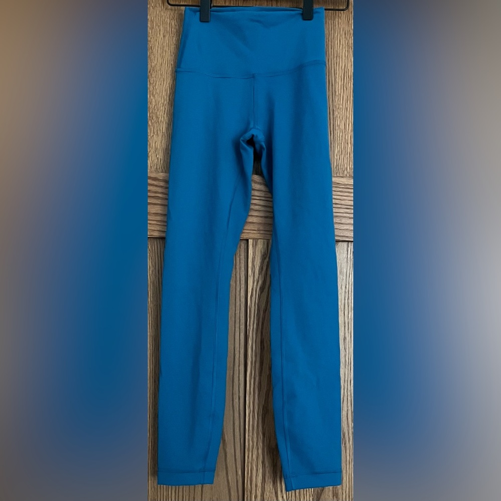 Lululemon Capri leggings. Sz 2. Teal.